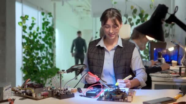 Portrait Cheerful Successful Female Engineer Soldering Microscheme Computer Smiling Attractive — Vídeos de Stock
