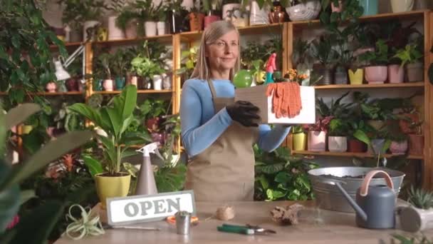Portrait Attractive Grey Haired Mature Woman Working Florist Shop Holding — Stock Video