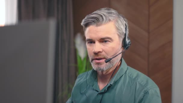 Call Center Male Operator Speaking Client Headset Work Concept Support — Stock Video