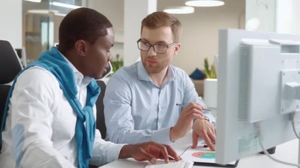Hardworking Mixed Raced Managers Analysing Economic Infographics Company Hardworking Men — Stock Video