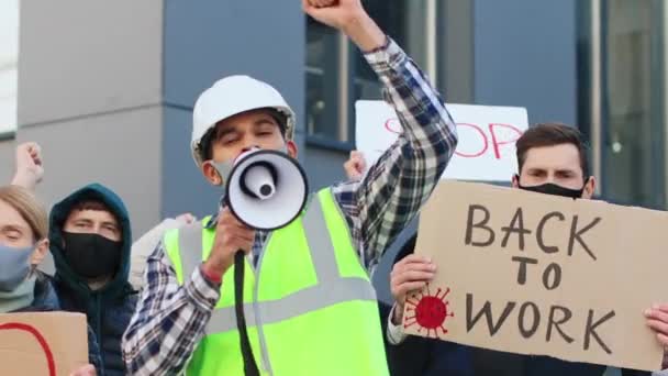 Grupo Multicultural Personas Diversas Protesta Máscara Protectora Contra Cuarentena Concepto — Vídeos de Stock