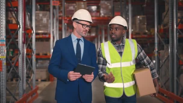 Foreman Having Discussion African American Contractor Boss Worker Walking Stock — Stock Video