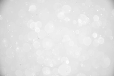 Yılbaşı ve yeni yıl, kar taneleriyle bokeh arkaplanı bulanıklaştırdı. kış tatili geçmişi.