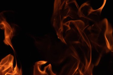 Siyah arka planda yanan alevler. soyut arkaplan.