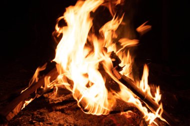 Şöminede yangın var..