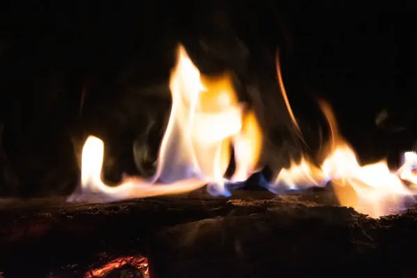 Şöminede yangın var..