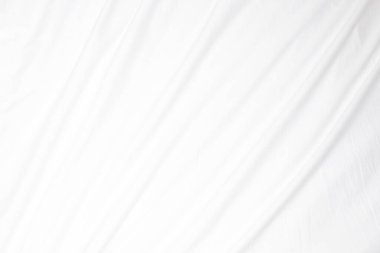 Yumuşak beyaz çizgileri olan beyaz kumaş arkaplan.