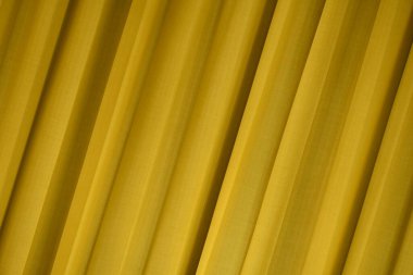 Altın perdeli perde.