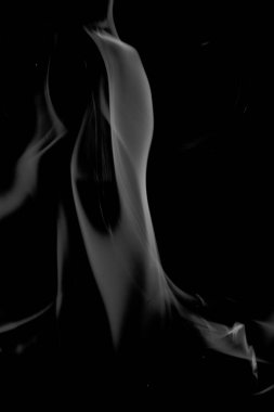 Siyah arkaplanda siyah duman izole edildi