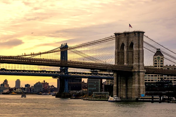New York, ABD - 13 Nisan 2023: Brooklyn Köprüsü.