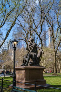 New York, ABD - 13 Nisan 2023: Baharda Manhattan 'ın Central Park manzarası.