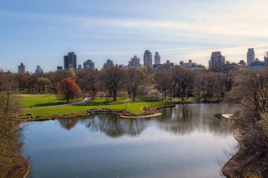 New York, ABD - 13 Nisan 2023: Baharda Manhattan 'ın Central Park manzarası.