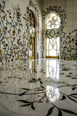 Abu Dabi, Birleşik Arap Emirlikleri - 13 Şubat 2023: Şeyh Zayed Büyük Cami İçişleri.