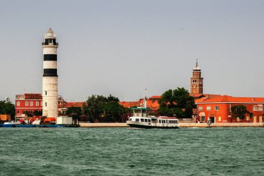Venedik, İtalya - 22 Haziran 2023: Murano Adası 'ndaki Deniz feneri manzarası.