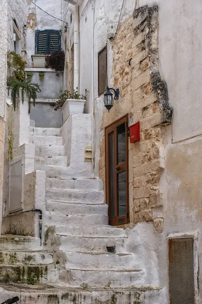 Ostuni 'nin Dar Sokakları, Puglia, İtalya' daki Beyaz Şehir