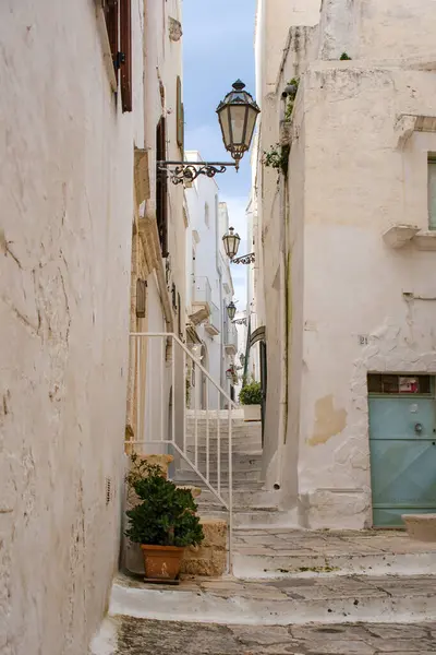 Ostuni 'nin Dar Sokakları, Puglia, İtalya' daki Beyaz Şehir