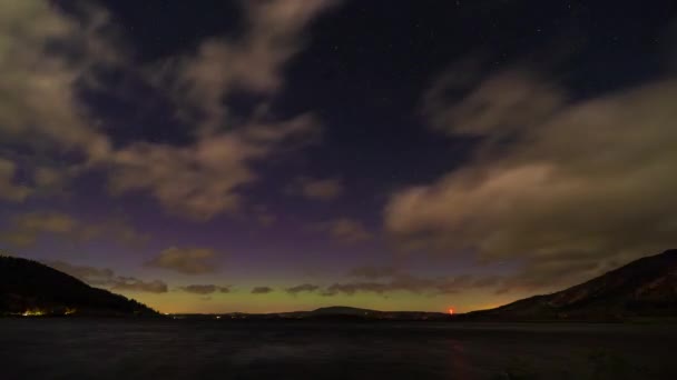 英国湖区巴森斯韦特湖上令人赞叹的北极光展览 — 图库视频影像
