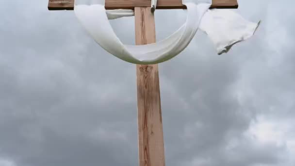 Krzyż Ukrzyżowania Jezusa Chrystusa Tło Wielkanoc Zmartwychwstał Koncepcja Chmury Szarym — Wideo stockowe