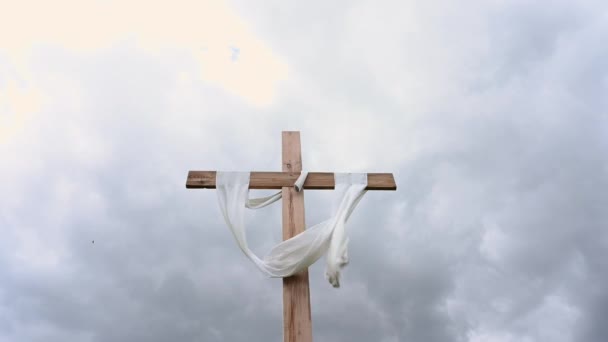 Auferstehung Jesu Christi Christliches Osterkonzept Karfreitag Ist Auferstanden Holzkreuz Wolken — Stockvideo