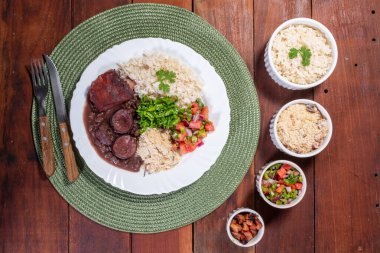 Otantik Brezilyalı Feijoada - Yürekli ve Lezzetli Tabak.