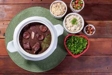 Otantik Brezilyalı Feijoada - Yürekli ve Lezzetli Tabak.