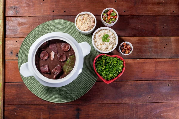 Otantik Brezilyalı Feijoada - Yürekli ve Lezzetli Tabak.