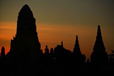 Ayutthaya Tarih Parkı, Phra Nakhon Si Ayutthaya İli, Tayland 'daki Silhouette ne chaiwatthanaram Tapınağı 