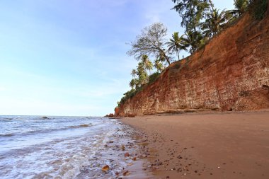 Tayland 'ın Prachuap Khiri Khan eyaletindeki Fung Daeng plajındaki manzara. 