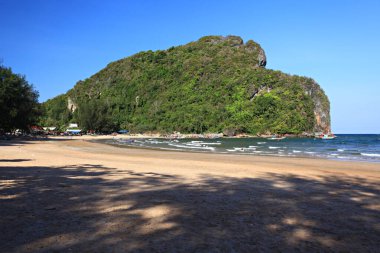 Bang Buret Sahili 'nin huzurlu manzarası veya Bang Saphan Noi' deki Bang Boet Sahili, Tayland 'ın Pratik Khiri Khan Eyaleti. 