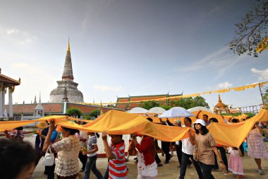 Nakhon Si Thammarat, Tayland - 18 Şubat 2011: Hae Pha Khuen Uluslararası Makha Puja Geçidi Nakhon Si Thammarat Festivali 