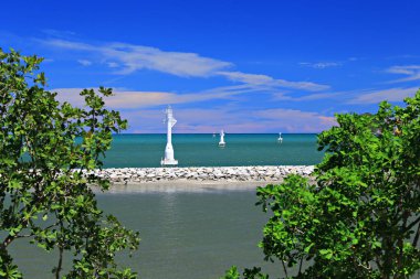 Balıkçı topluluğunun sakinliği ve güzelliği Klong Wan Sahili Uygulaması Khiri Khan Eyaleti, Tayland 