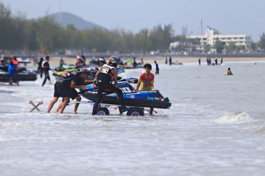 Prachuap Khiri Khan, Tayland - 5 Nisan 2025: Vana Nava Su Ormanı 'nın Fotoğrafları - Toyota Waterjet Pro Tour Tayland 2025: Prahuap Khiri Khan Bay' de. Tayland