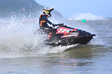 Prachuap Khiri Khan, Tayland - 6 Nisan 2025: Vana Nava Su Ormanı 'nın Fotoğrafları - Toyota Waterjet Pro Tour Tayland 2025: Prahuap Khiri Khan Bay' de. Tayland