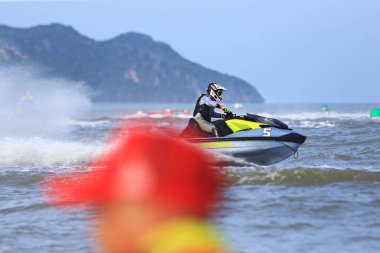 Prachuap Khiri Khan, Tayland - 5 Nisan 2025: Vana Nava Su Ormanı 'nın Fotoğrafları - Toyota Waterjet Pro Tour Tayland 2025: Prahuap Khiri Khan Bay' de. Tayland