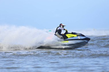 Prachuap Khiri Khan, Tayland - 5 Nisan 2025: Vana Nava Su Ormanı 'nın Fotoğrafları - Toyota Waterjet Pro Tour Tayland 2025: Prahuap Khiri Khan Bay' de. Tayland