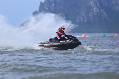 Prachuap Khiri Khan, Tayland - 5 Nisan 2025: Vana Nava Su Ormanı 'nın Fotoğrafları - Toyota Waterjet Pro Tour Tayland 2025: Prahuap Khiri Khan Bay' de. Tayland
