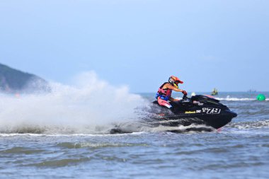 Prachuap Khiri Khan, Tayland - 5 Nisan 2025: Vana Nava Su Ormanı 'nın Fotoğrafları - Toyota Waterjet Pro Tour Tayland 2025: Prahuap Khiri Khan Bay' de. Tayland