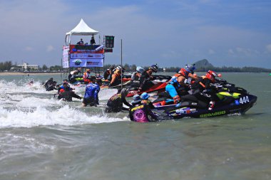 Prachuap Khiri Khan, Tayland - 6 Nisan 2025: Vana Nava Su Ormanı 'nın Fotoğrafları - Toyota Waterjet Pro Tour Tayland 2025: Prahuap Khiri Khan Bay' de. Tayland