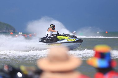 Prachuap Khiri Khan, Tayland - 6 Nisan 2025: Vana Nava Su Ormanı 'nın Fotoğrafları - Toyota Waterjet Pro Tour Tayland 2025: Prahuap Khiri Khan Bay' de. Tayland