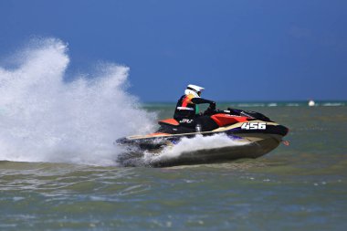 Prachuap Khiri Khan, Tayland - 6 Nisan 2025: Vana Nava Su Ormanı 'nın Fotoğrafları - Toyota Waterjet Pro Tour Tayland 2025: Prahuap Khiri Khan Bay' de. Tayland