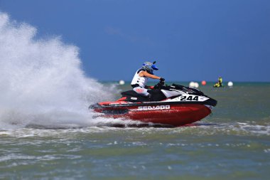 Prachuap Khiri Khan, Tayland - 6 Nisan 2025: Vana Nava Su Ormanı 'nın Fotoğrafları - Toyota Waterjet Pro Tour Tayland 2025: Prahuap Khiri Khan Bay' de. Tayland