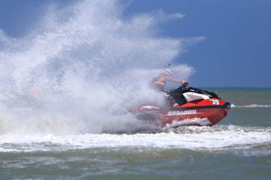 Prachuap Khiri Khan, Tayland - 6 Nisan 2025: Vana Nava Su Ormanı 'nın Fotoğrafları - Toyota Waterjet Pro Tour Tayland 2025: Prahuap Khiri Khan Bay' de. Tayland