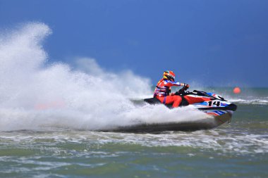 Prachuap Khiri Khan, Tayland - 6 Nisan 2025: Vana Nava Su Ormanı 'nın Fotoğrafları - Toyota Waterjet Pro Tour Tayland 2025: Prahuap Khiri Khan Bay' de. Tayland