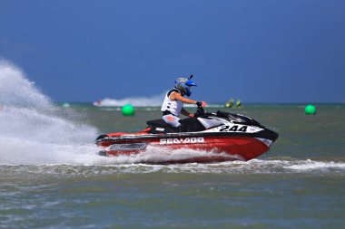 Prachuap Khiri Khan, Tayland - 6 Nisan 2025: Vana Nava Su Ormanı 'nın Fotoğrafları - Toyota Waterjet Pro Tour Tayland 2025: Prahuap Khiri Khan Bay' de. Tayland