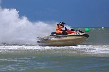 Prachuap Khiri Khan, Tayland - 5 Nisan 2025: Vana Nava Su Ormanı 'nın Fotoğrafları - Toyota Waterjet Pro Tour Tayland 2025: Prahuap Khiri Khan Bay' de. Tayland