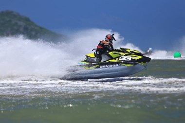 Prachuap Khiri Khan, Tayland - 6 Nisan 2025: Vana Nava Su Ormanı 'nın Fotoğrafları - Toyota Waterjet Pro Tour Tayland 2025: Prahuap Khiri Khan Bay' de. Tayland