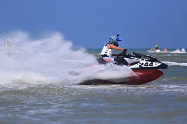 Prachuap Khiri Khan, Tayland - 6 Nisan 2025: Vana Nava Su Ormanı 'nın Fotoğrafları - Toyota Waterjet Pro Tour Tayland 2025: Prahuap Khiri Khan Bay' de. Tayland
