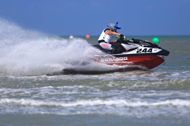Prachuap Khiri Khan, Tayland - 6 Nisan 2025: Vana Nava Su Ormanı 'nın Fotoğrafları - Toyota Waterjet Pro Tour Tayland 2025: Prahuap Khiri Khan Bay' de. Tayland