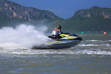 Prachuap Khiri Khan, Tayland - 6 Nisan 2025: Vana Nava Su Ormanı 'nın Fotoğrafları - Toyota Waterjet Pro Tour Tayland 2025: Prahuap Khiri Khan Bay' de. Tayland