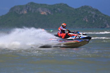 Prachuap Khiri Khan, Tayland - 6 Nisan 2025: Vana Nava Su Ormanı 'nın Fotoğrafları - Toyota Waterjet Pro Tour Tayland 2025: Prahuap Khiri Khan Bay' de. Tayland